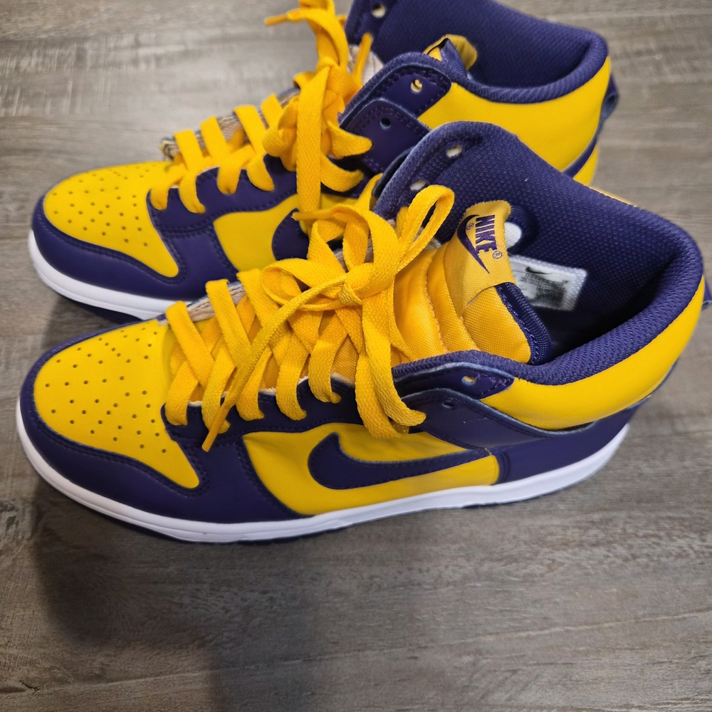 Size 5Y - Nike Dunk High Lakers.Nike Kids' High-Top Sneakers - Purple/Yellow